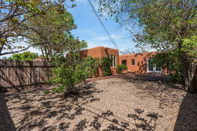 1445 Santa Cruz Drive, Santa Fe, NM 87505