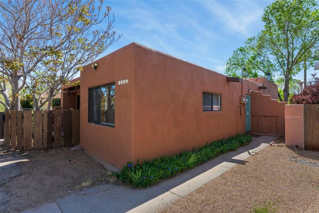 1445 Santa Cruz Drive, Santa Fe, NM 87505