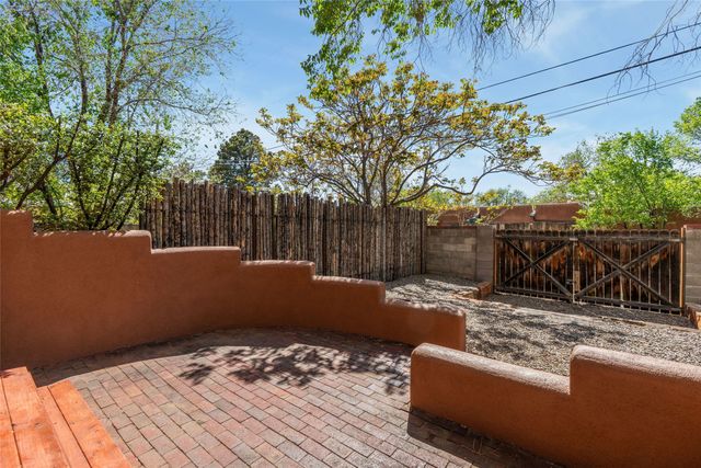 1445 Santa Cruz Drive, Santa Fe, NM 87505