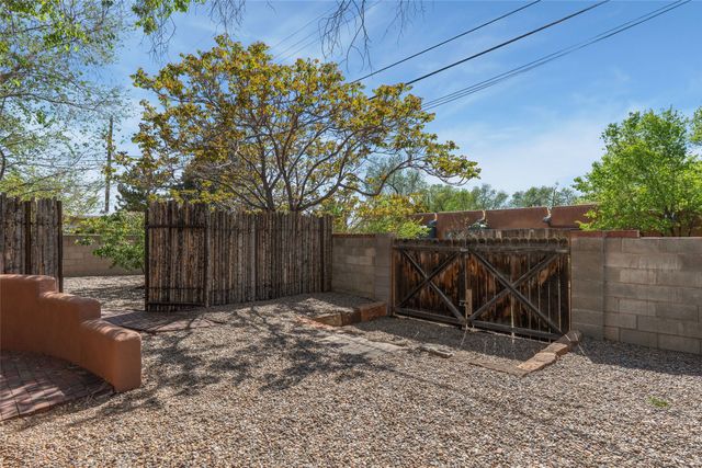 1445 Santa Cruz Drive, Santa Fe, NM 87505