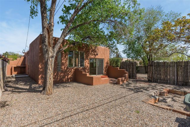 1445 Santa Cruz Drive, Santa Fe, NM 87505