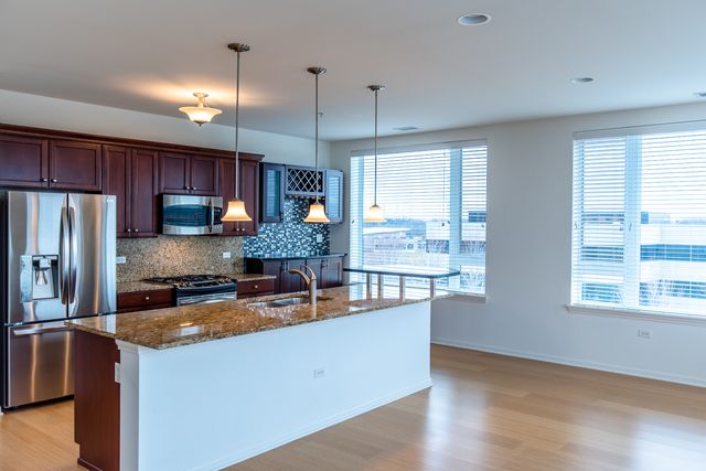 850 Village Center Drive 306, Burr Ridge, IL 60527