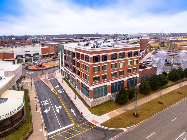 850 Village Center Drive 306, Burr Ridge, IL 60527