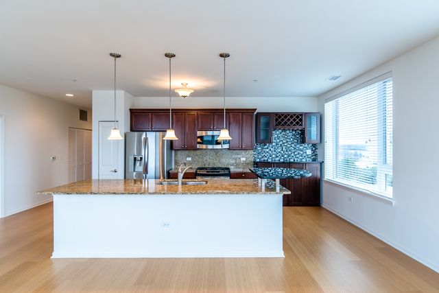 850 Village Center Drive 306, Burr Ridge, IL 60527