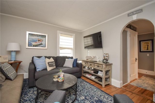 16 Vaughan Avenue 2, Newport, RI 02840