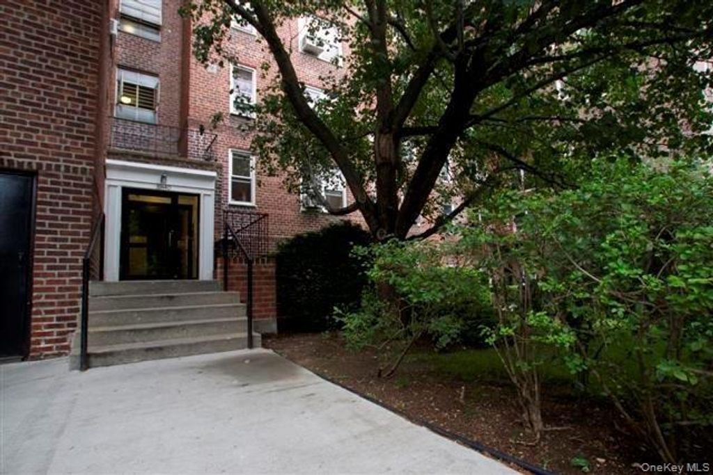 39-40 52nd Street 2E, Woodside, NY 11377