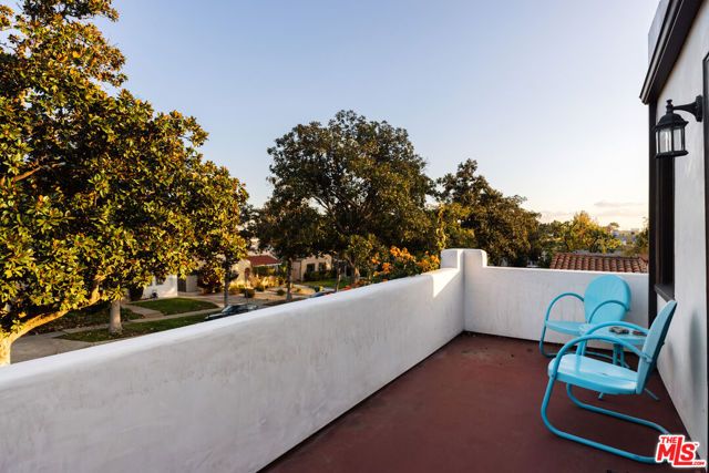 1935 N Catalina Street, Los Angeles, CA 90027