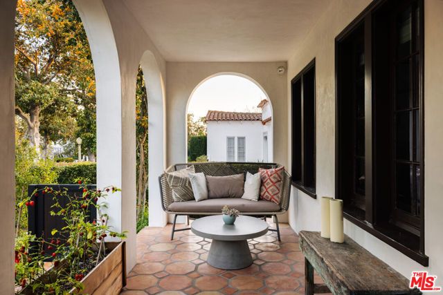 1935 N Catalina Street, Los Angeles, CA 90027