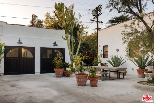 1935 N Catalina Street, Los Angeles, CA 90027