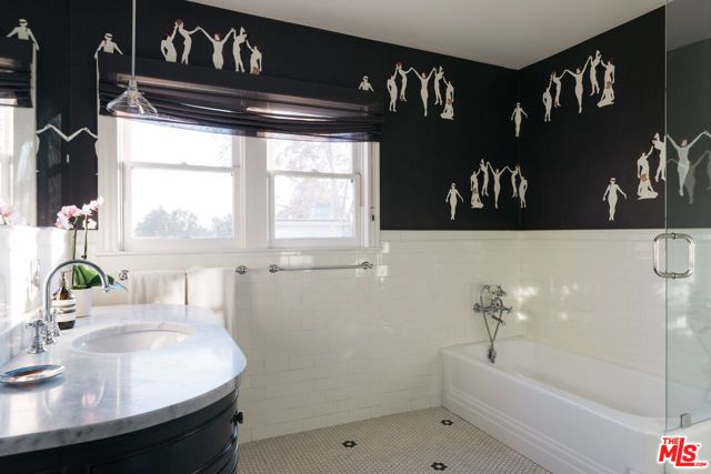 1935 N Catalina Street, Los Angeles, CA 90027