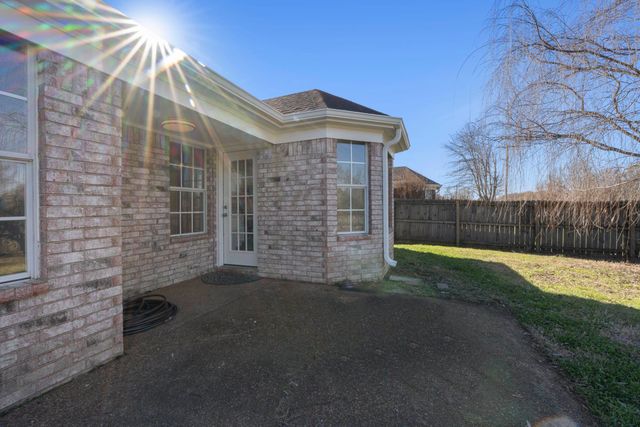 1113 W RED FERN CIR, Unincorporated, TN 38018