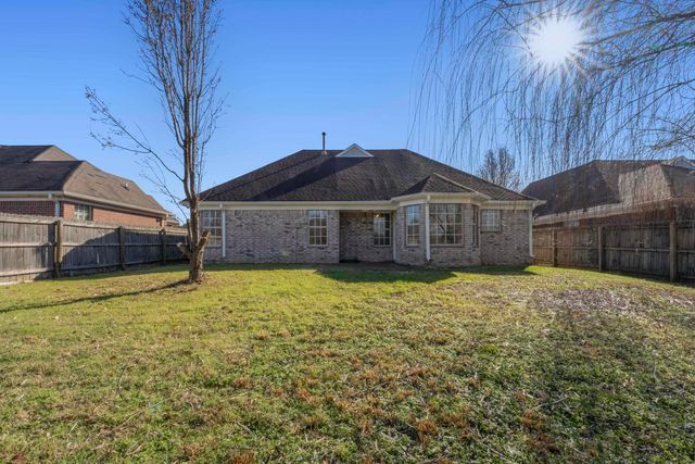 1113 W RED FERN CIR, Unincorporated, TN 38018