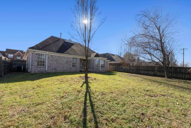 1113 W RED FERN CIR, Unincorporated, TN 38018