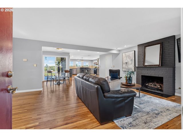 15781 LODER Rd, Oregon City, OR 97045