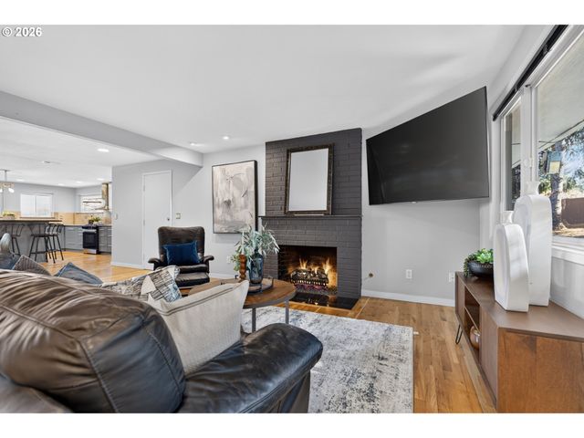 15781 LODER Rd, Oregon City, OR 97045