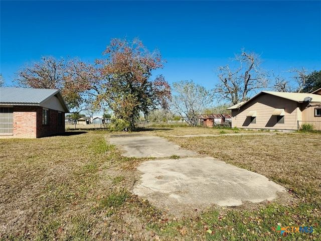 109 E 9th St., Yorktown, TX 78164