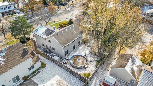 900 Sarasota Lane, Crystal Lake, IL 60014