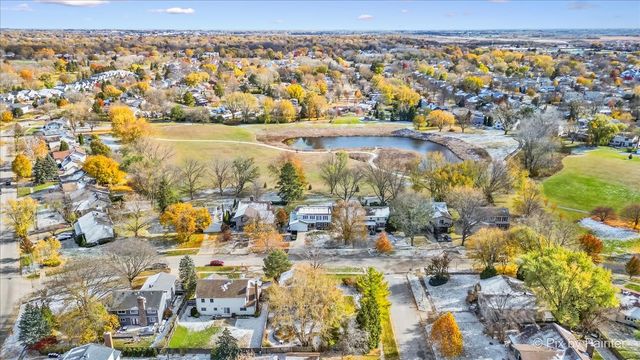 900 Sarasota Lane, Crystal Lake, IL 60014