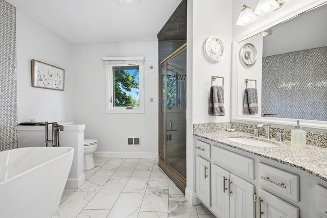 2927 Willard LANE, Waukesha, WI 53188
