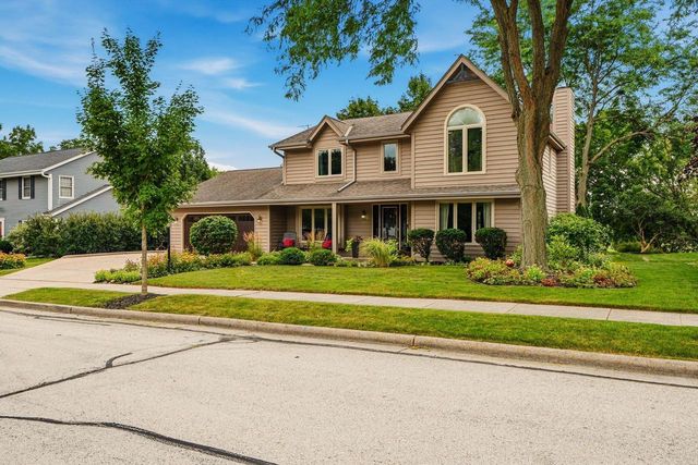 2927 Willard LANE, Waukesha, WI 53188