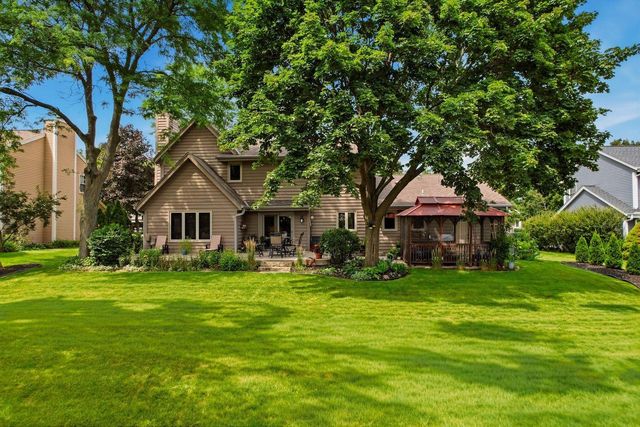 2927 Willard LANE, Waukesha, WI 53188