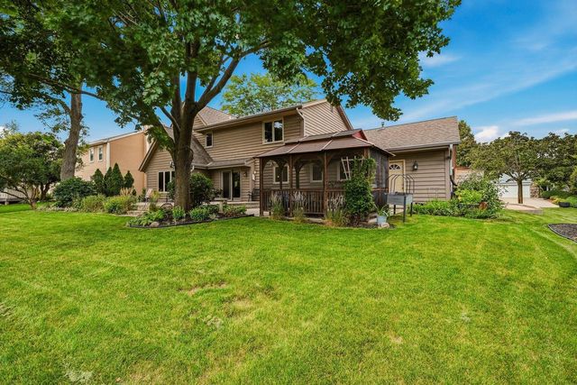 2927 Willard LANE, Waukesha, WI 53188