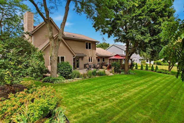 2927 Willard LANE, Waukesha, WI 53188