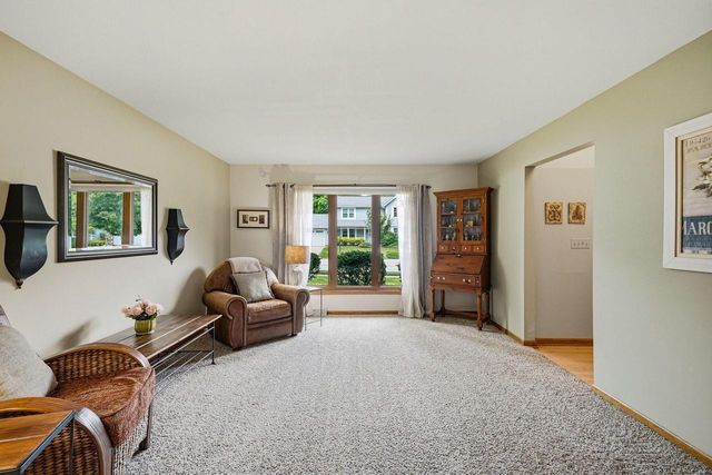 2927 Willard LANE, Waukesha, WI 53188