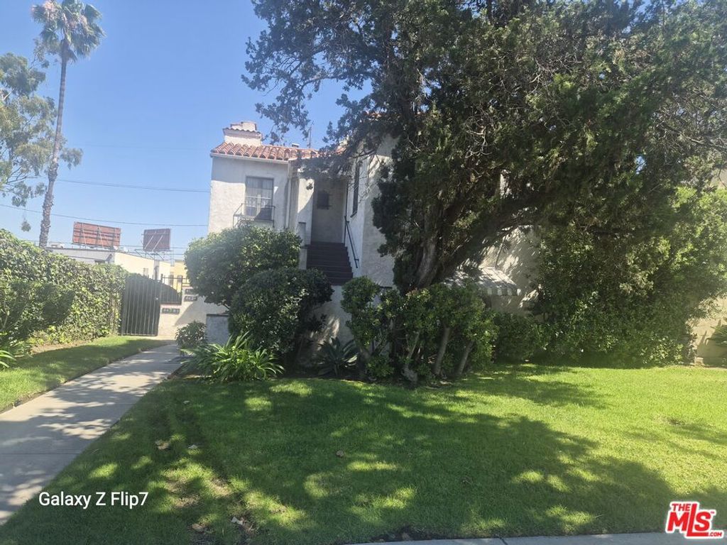 4424 S Victoria Avenue, Los Angeles, CA 90043