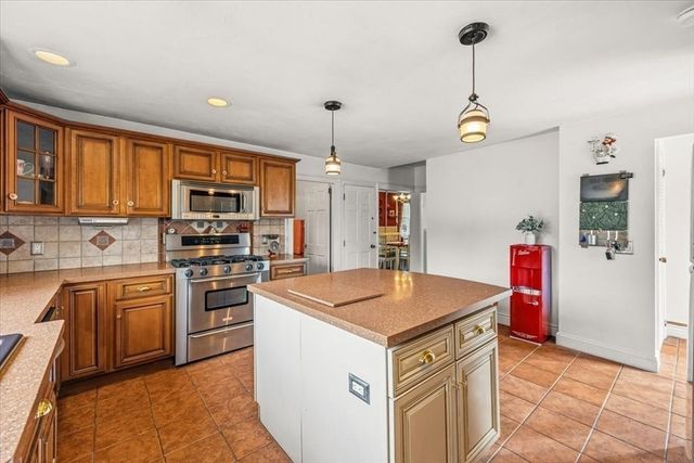 208 South Main St, Raynham, MA 02767