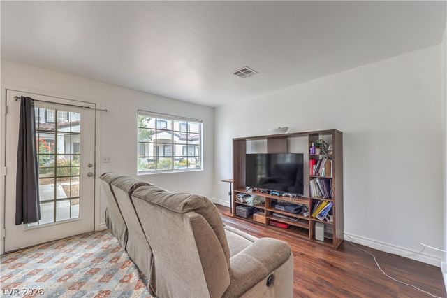 5330 East Charleston Boulevard 44, Las Vegas, NV 89142