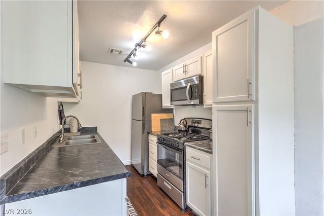 5330 East Charleston Boulevard 44, Las Vegas, NV 89142