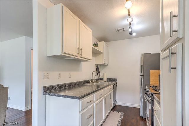 5330 East Charleston Boulevard 44, Las Vegas, NV 89142