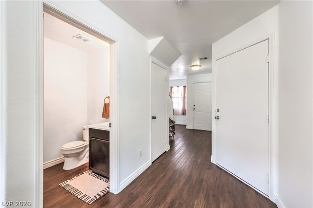 5330 East Charleston Boulevard 44, Las Vegas, NV 89142