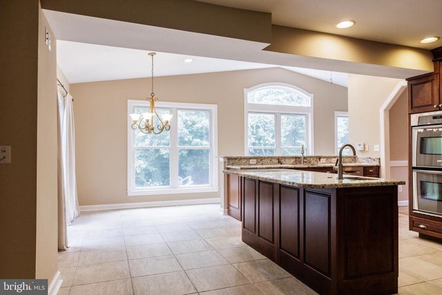 7740 CARRLEIGH PKWY, Springfield, VA 22152