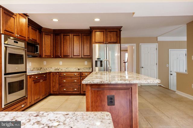 7740 CARRLEIGH PKWY, Springfield, VA 22152