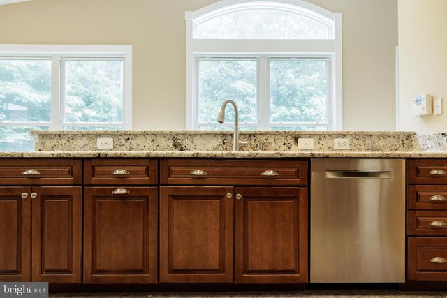 7740 CARRLEIGH PKWY, Springfield, VA 22152
