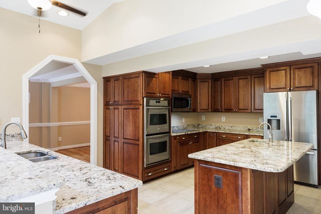 7740 CARRLEIGH PKWY, Springfield, VA 22152