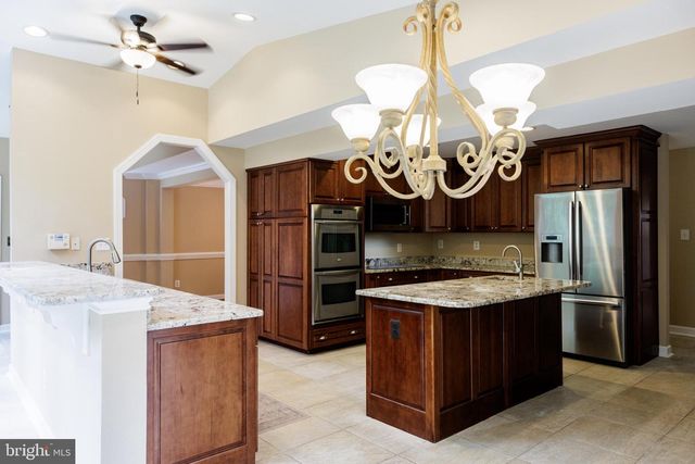 7740 CARRLEIGH PKWY, Springfield, VA 22152