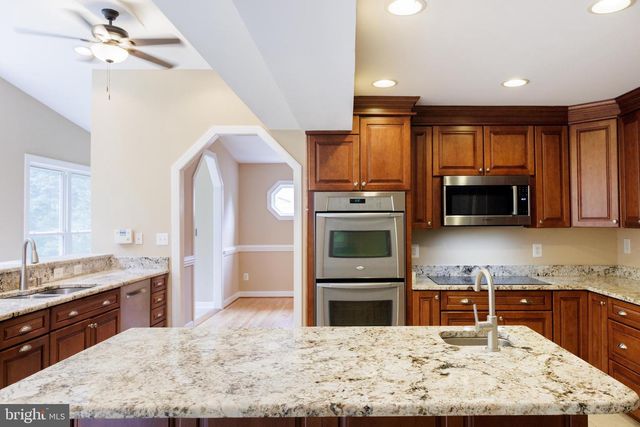 7740 CARRLEIGH PKWY, Springfield, VA 22152