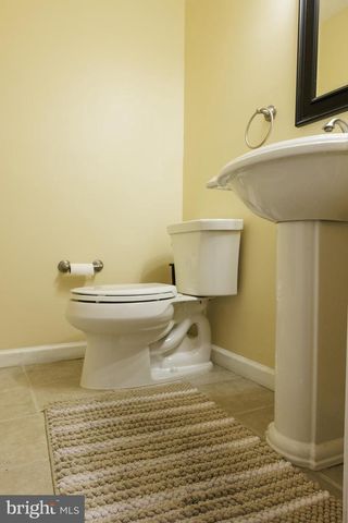 7740 CARRLEIGH PKWY, Springfield, VA 22152