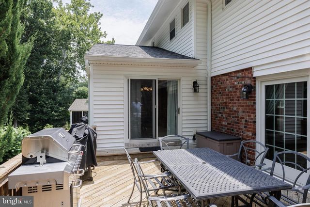 7740 CARRLEIGH PKWY, Springfield, VA 22152