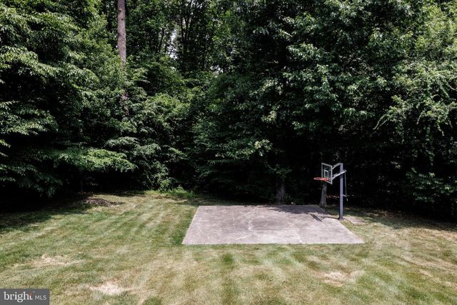 7740 CARRLEIGH PKWY, Springfield, VA 22152