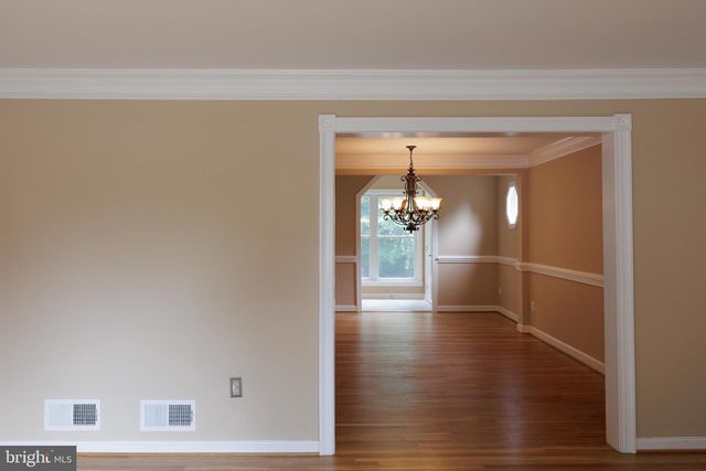 7740 CARRLEIGH PKWY, Springfield, VA 22152
