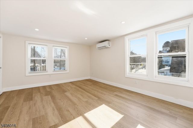 301 N Grove St, East Orange City, NJ 07017