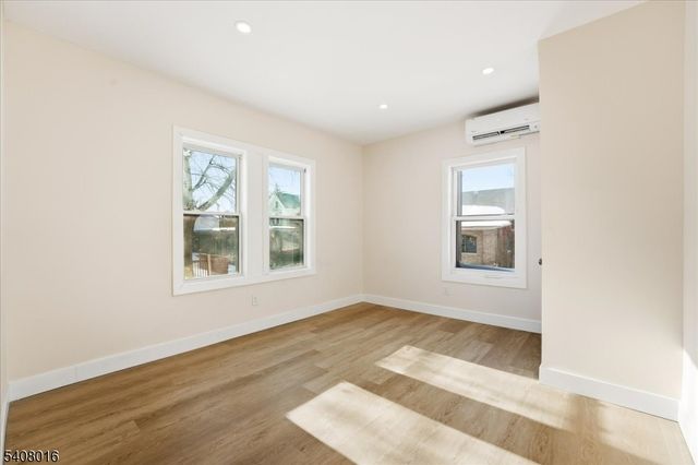 301 N Grove St, East Orange City, NJ 07017