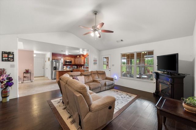 123 Clubhouse Drive, Corsicana, TX 75109