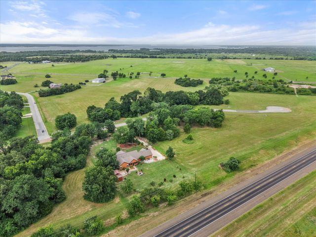 123 Clubhouse Drive, Corsicana, TX 75109