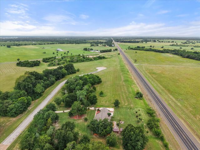 123 Clubhouse Drive, Corsicana, TX 75109