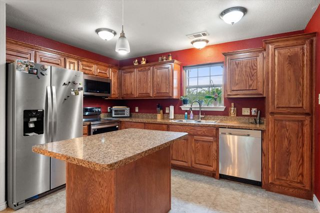 123 Clubhouse Drive, Corsicana, TX 75109